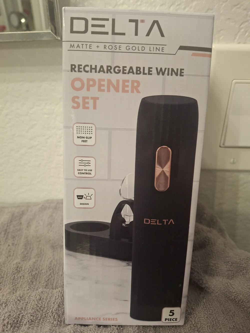 Delta Matte + Rose Gold Rechargeable Wine Opener Set - Black & Rose Gold